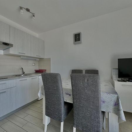 Cozy Apartment Rosmarin With A Sea View Đảo Krk Ngoại thất bức ảnh